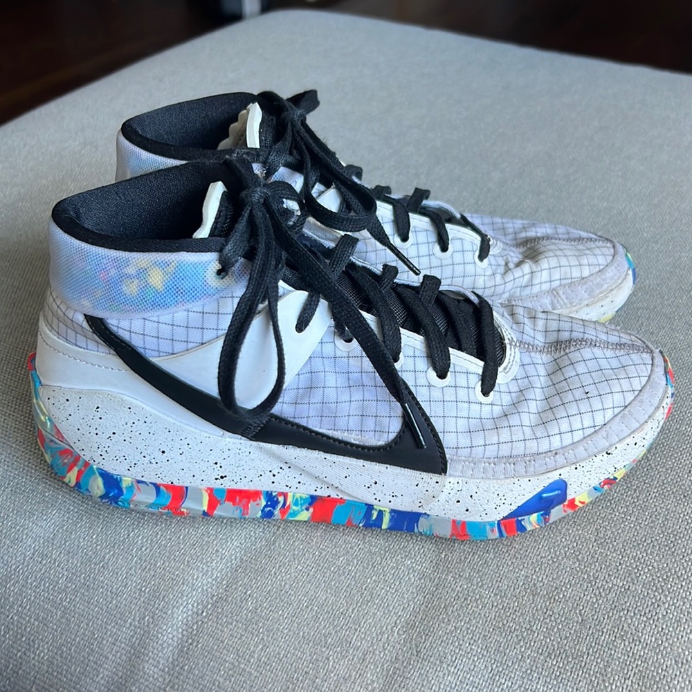Kevin Durant number 7 basketball sneakers